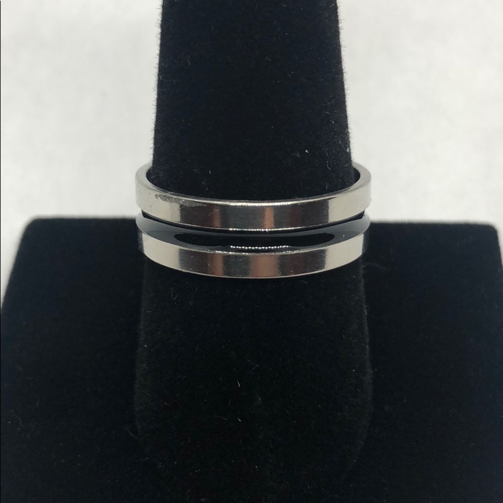 Men’s ring.